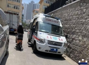 青岛大学一宿管被曝中暑送医后抢救无效死亡？招生办回应：不清楚，宿管为外包，今年全校宿舍将安装空调